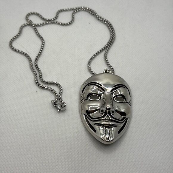 NWOT Stainless steel plated joker mask pendant with box chain - Picture 1 of 4